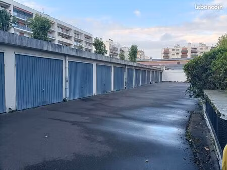 location box parking clos becon-les-bruyeres