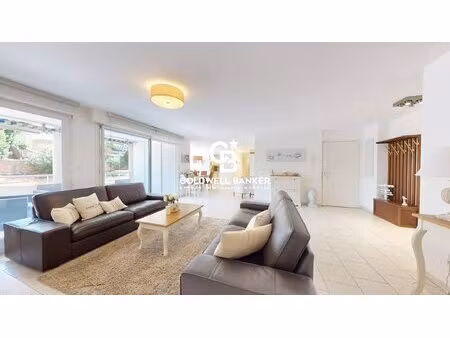spacieux appartement avec terrasses et double garage  à deux pas du port et des plages