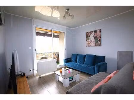 immeuble de rapport - 2 appartements et 2 commerces