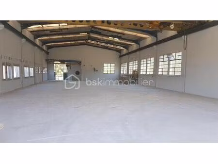 hangar + 2 garages
