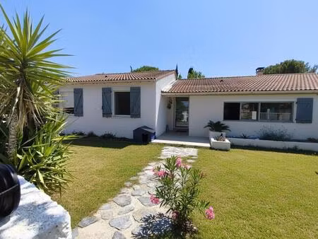maison cosy calvisson avec jardin et piscine