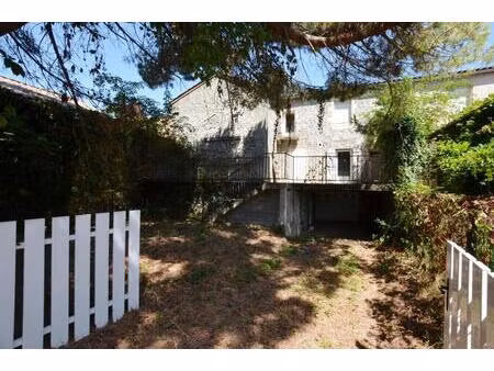 a vendre  castéra-verduzan (gers): maison de village proche des commodités et d'une école 