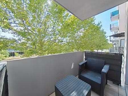 f2 équipé avec terrasse et garage