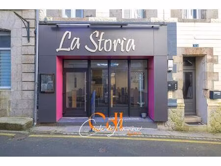 vaste local commercial en plein coeur de landivisiau !