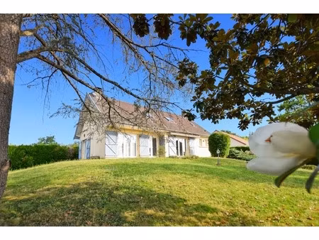 maison sur sous-sol de 149 m2 avec 1840 m2 de terrain à farges les chalon (71)
