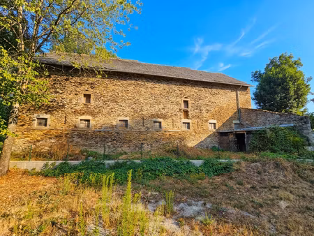 grange en pierres aux portes de rodez