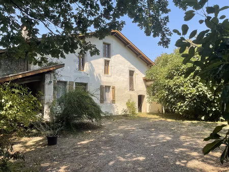maison de caractère avec dépendance sur 5100 m2 de terrain