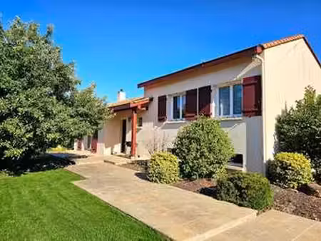 vente maison à tiffauges (85130) : à vendre / 133m² tiffauges