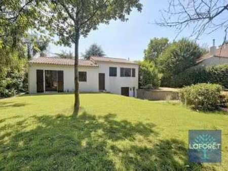location maison meublé à landeronde (85150) : à louer meublé / 89m² landeronde