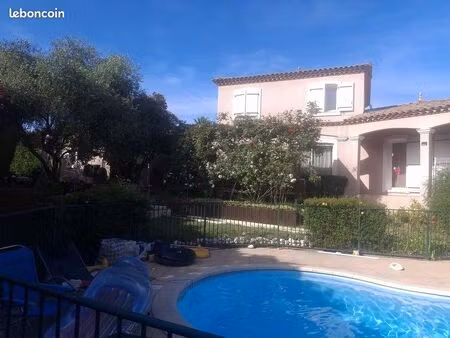 villa 4 chambres 155 m² avec bel espace jardin et piscine