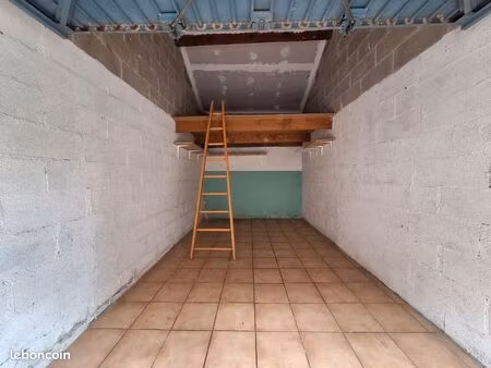 a louer / garage individuel fermé avec mezzanine - proche centre-ville - residence le tika