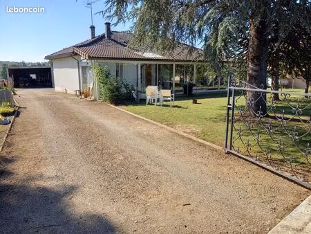 maison près de chabanais a la campagne