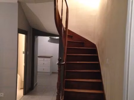 location chemazé maison de bourg 70m 2 + cour