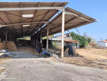 hangar agricole 900 m² avec terrain clos 3000 m² – montbert (44)