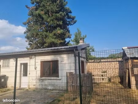 studio 25m2 comme une petite maison plain-pied + mezzanine  avec jardinet privatif clos
