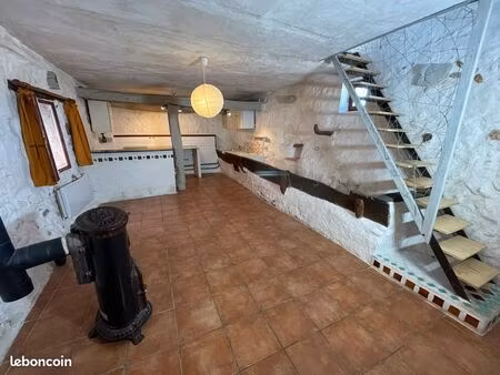 grand t2 70 m² sur 2 niveaux - valensole (les remparts)