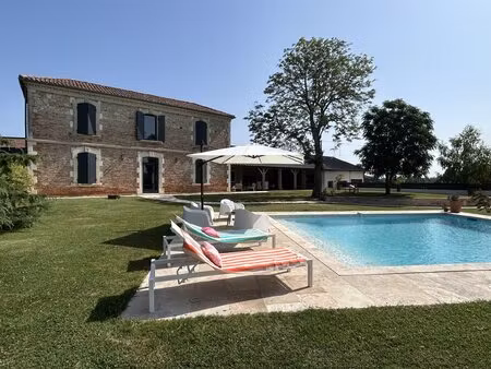 maison 5 chambres double garage terrain de 3169 m2 et piscine