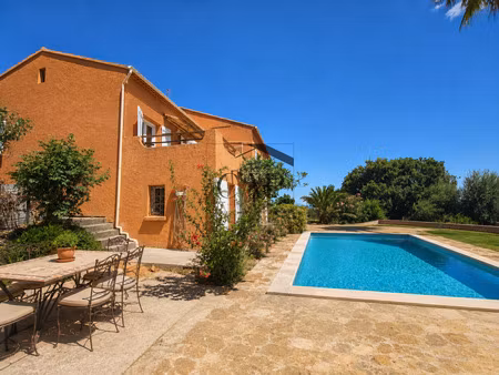 maison familiale avec vue mer  jardin piscinable et fort potentiel