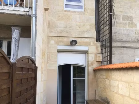 jolie maison pierre avec terrasse
