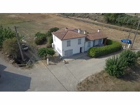 villa rénovée avec goût sur 960 m2 de terrain 4 chambres aucun travaux à prévoir