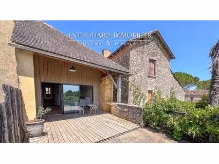 belle maison en pierres de village