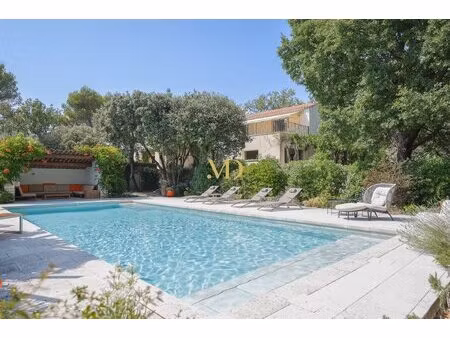 propriété provençale avec piscine et vues