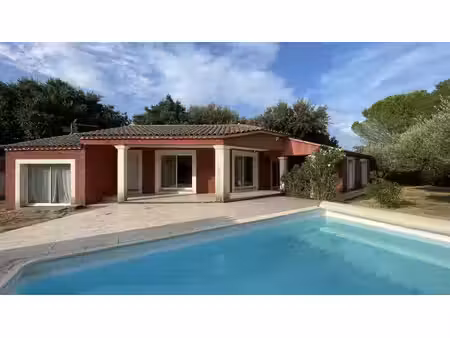 a 10 minutes d'uzès  villa de plain-pied avec jardin  piscine et pool-house