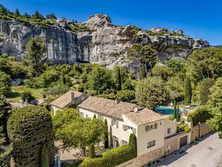 propriété d'exception à les baux-de-provence avec vue sur les alpilles