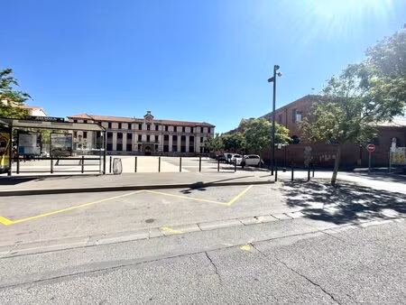 vente appartement t2 au dernier étage  place jean moulin  66000 perpignan.