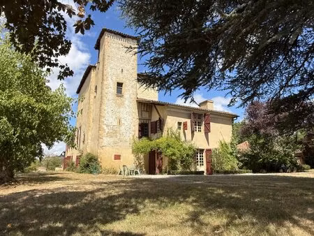 château de 1464 sur 6.8 ha