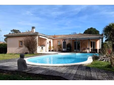 t5 142 m2 2000 m2 proche fronton