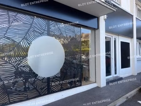 location commerce vannes 56000 60m²