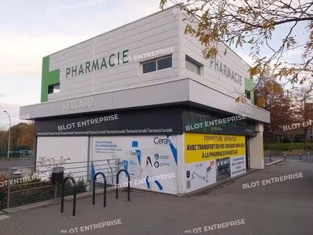 location commerce vannes 56000 180m²