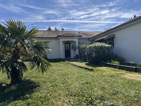maison plain pied de 2004 avec 4 chambres sur terrain plat de 2200 m2 !