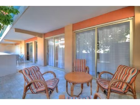exclusivité - golfe-juan - t3 de 66 m² avec terrasse de 20 m²  garage et cave