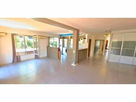 cannes basse californie – rare appartement 5 pièces en rez-de-jardin avec 127 m²...