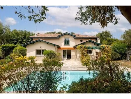 anglet chiberta  golf de l'impératrice  maison renovee avec piscine