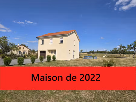 maison de 2022 rt2012 sur 3590 m2 de terrain plat