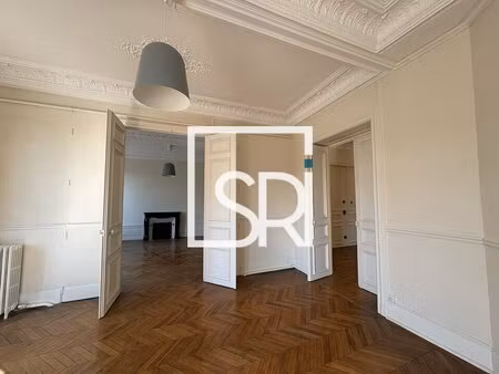 location bureaux 180 m²