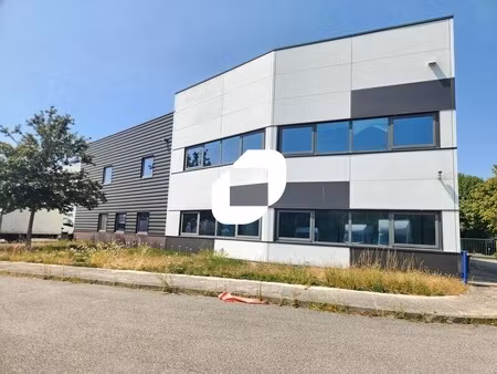location local d’activités montigny le bretonneux 78180 2361m²