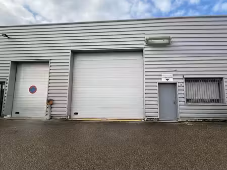 location local d’activités 300m²