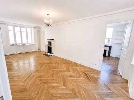 appartement de luxe de 75 m2 tour eiffel  invalides – ecole militaire  saint-thomas d’aqui
