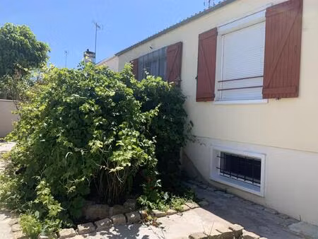 maison plain pied avec sous-sol d'environ 80m2 au sol