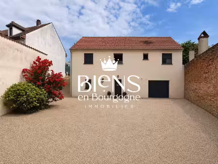 exclusif seurre centre  maison récente sur terrain clos et arbo