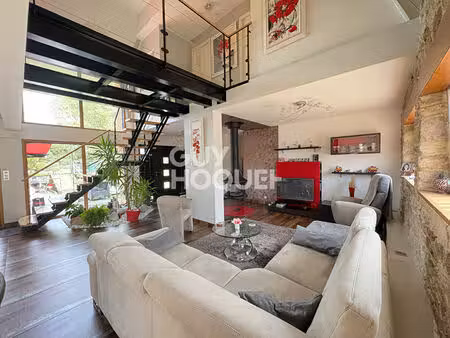 propriété de caractère avec piscine  4 000 m² de terrain et maison indépendante à monterbl