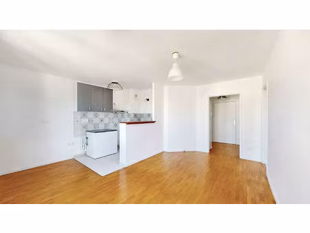 location appartement 2 pièces  39.04m²  le plessis