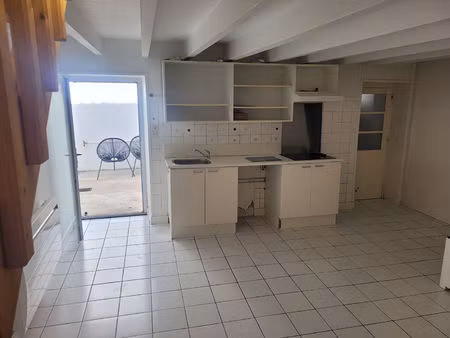 location maison 3 pièces  50.81m²  les sables