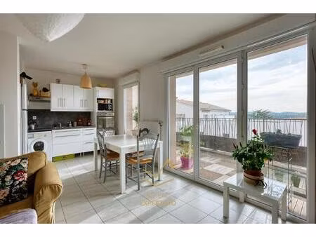 centre ville irigny village  appartement type 4 en duplex avec terrasse et garage