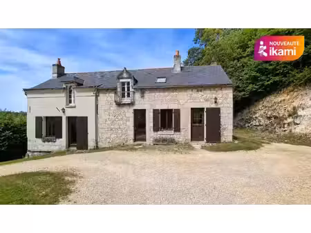 maison en pierre avec dépendances sur plus de 8 500 m2 de terrain
