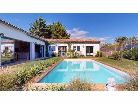 maison de rêve à la flotte - un havre de paix à vendre